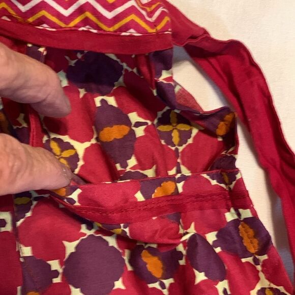 Simply Envogue pocketed apron with scalloped bottom.  See all photos - Picture 10 of 10